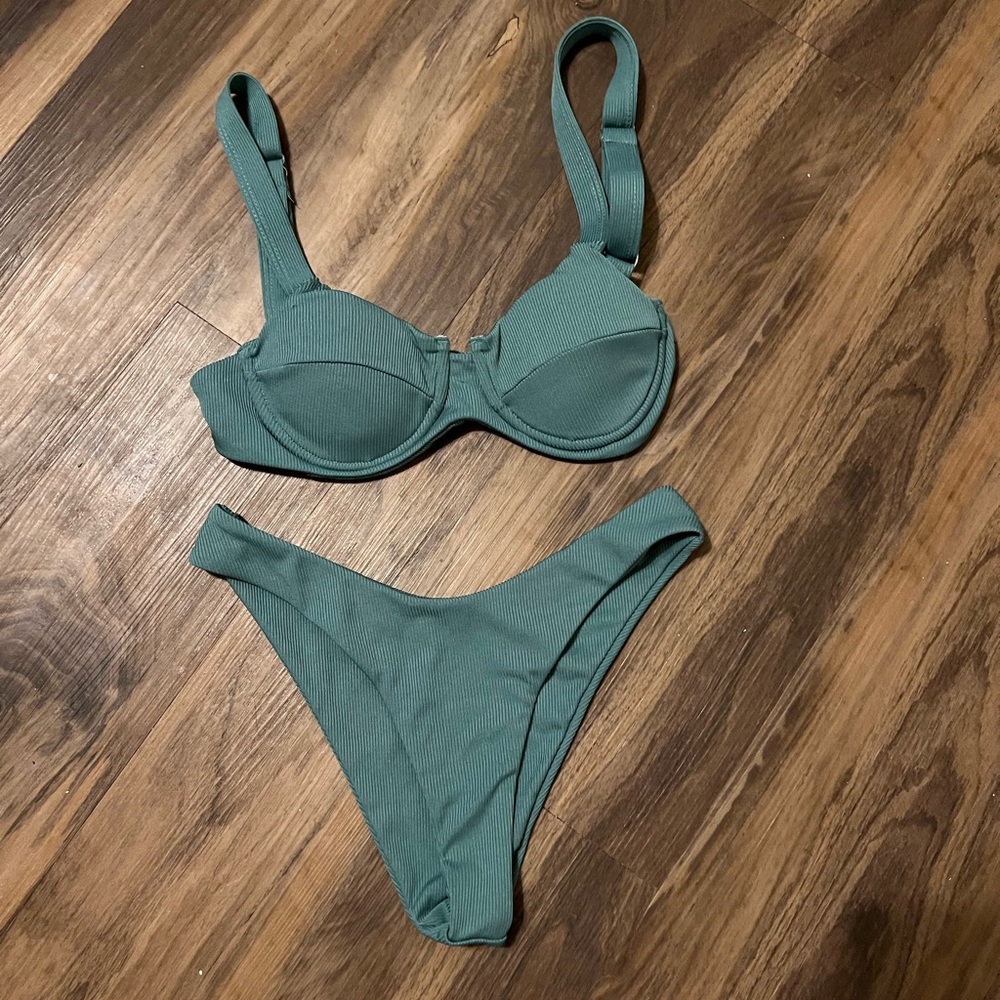 SOLD— Cute bikini